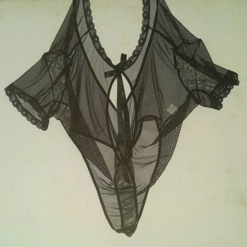 NWOT Lingerie peekaboo front